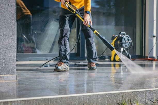 Best Roof Pressure Washing  in Moline, IL